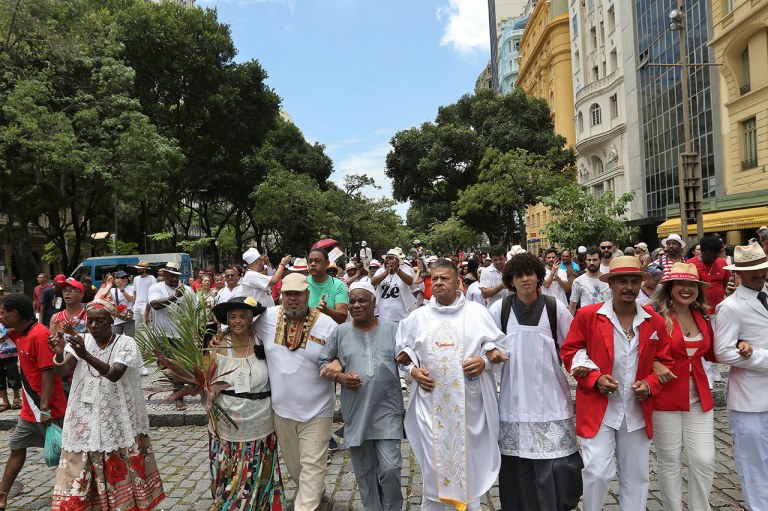 2º Procissão do Zé Pelintra saindo do santuário nos Arcos da Lapa e finalizando na Cinelândia, no centro do Rio, em um ato contra a intolerância religiosa