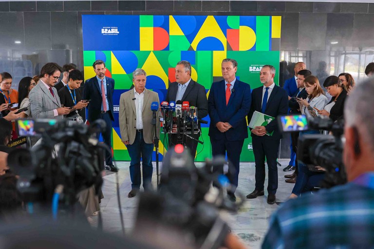 Membros do governo Lula após reunião ministerial
