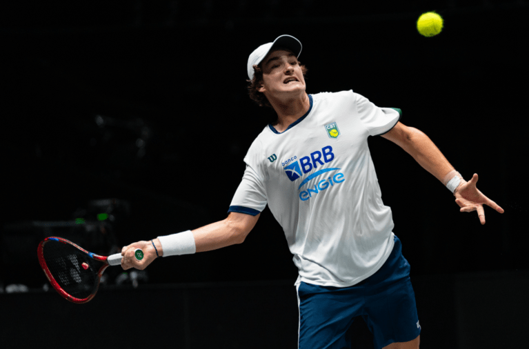 João Fonseca treina para a Copa Davis