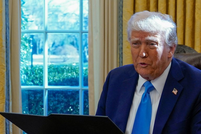 Presidente dos EUA, Donald Trump, no Salão Oval da Casa Branca - 04/02/2025