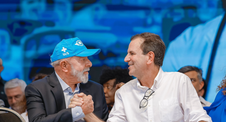 Presidente Luiz Inácio Lula da Silva e Eduardo Paes, prefeito do Rio de Janeiro, durante cerimônia de reabertura da Emergência do Hospital Federal de Bonsucesso, Rio de Janeiro - RJ.