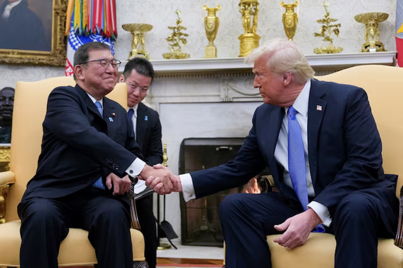 Shigeru Ishiba (à esq.) e Donald Trump