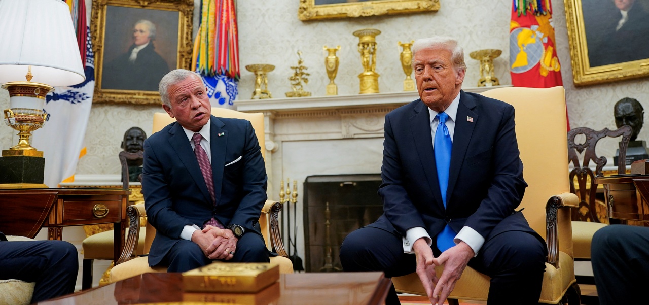 Trump se reúne com o rei Abdullah na Casa Branca