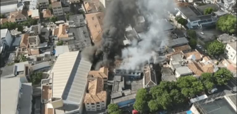 Incêndio em fábrica no RJ: confecção não tinha alvará dos bombeiros para funcionamento, diz coronel