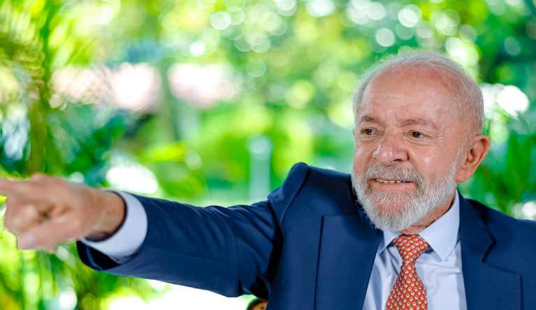 12.02.2025 - Presidente Luiz Inácio Lula da Silva durante entrevista à Rádio Diário FM, de Macapá. Granja do Torto, Brasília - DF.