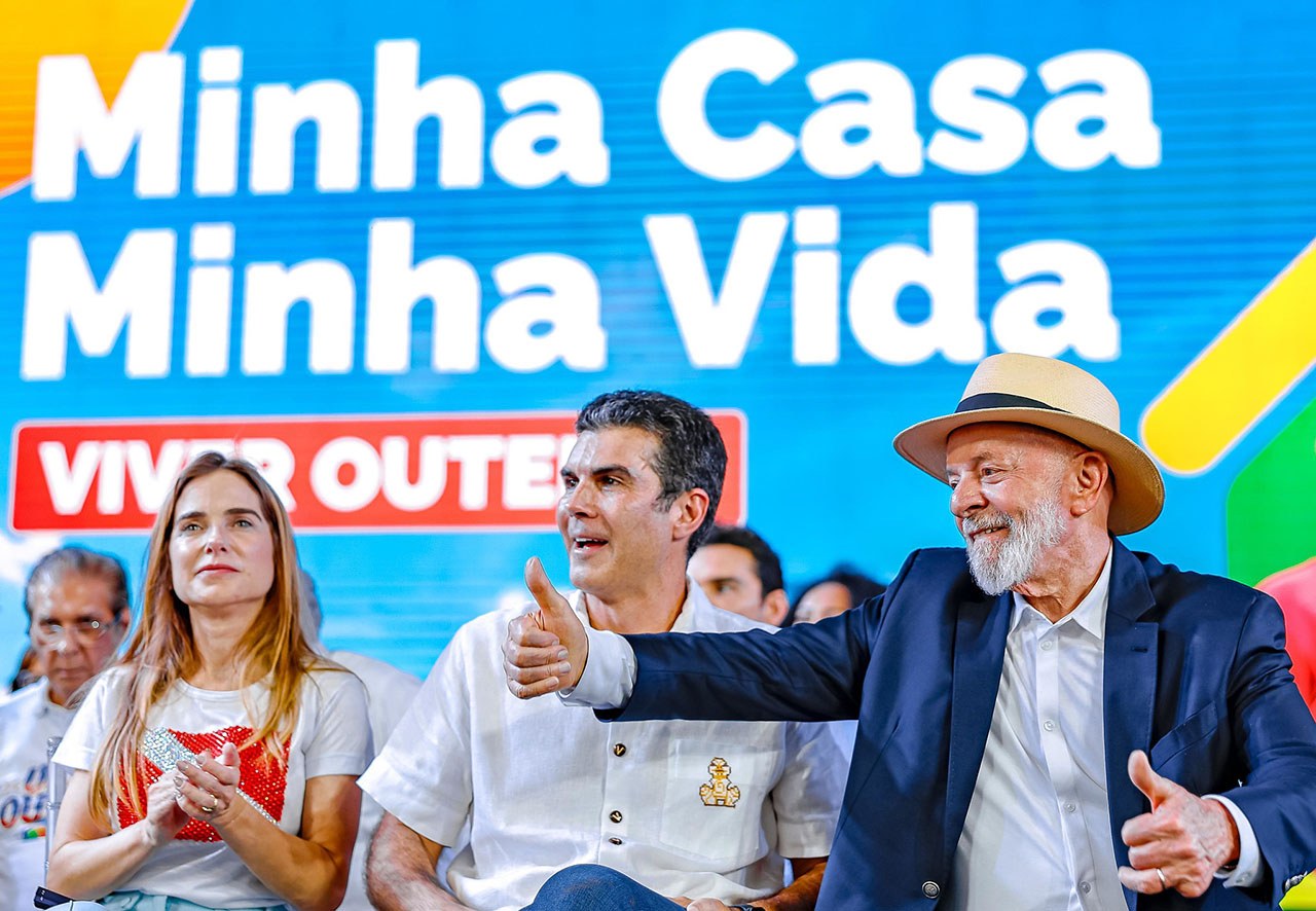 Lula (de chapéu) durante entrega de obras no Pará
