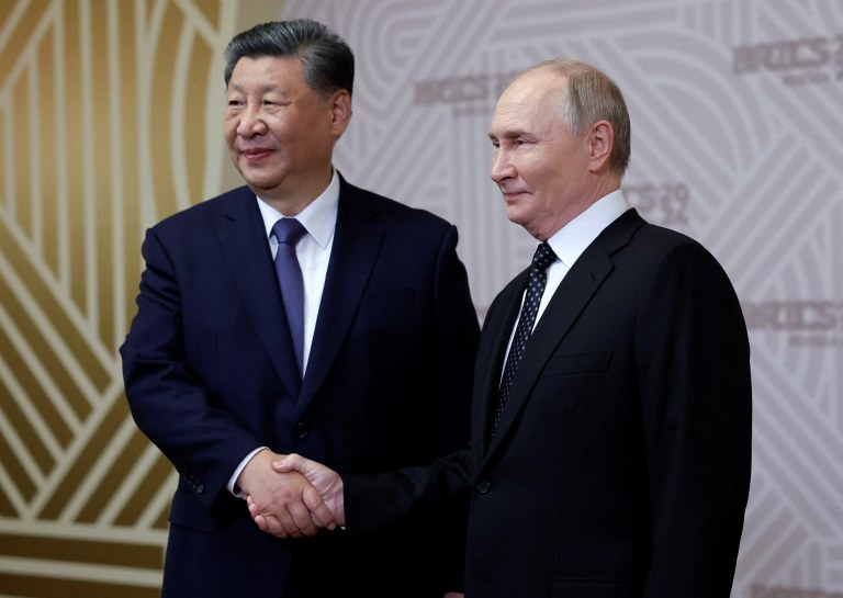 Xi Jinping  e Vladimir Putin em Kazan, na Rússia