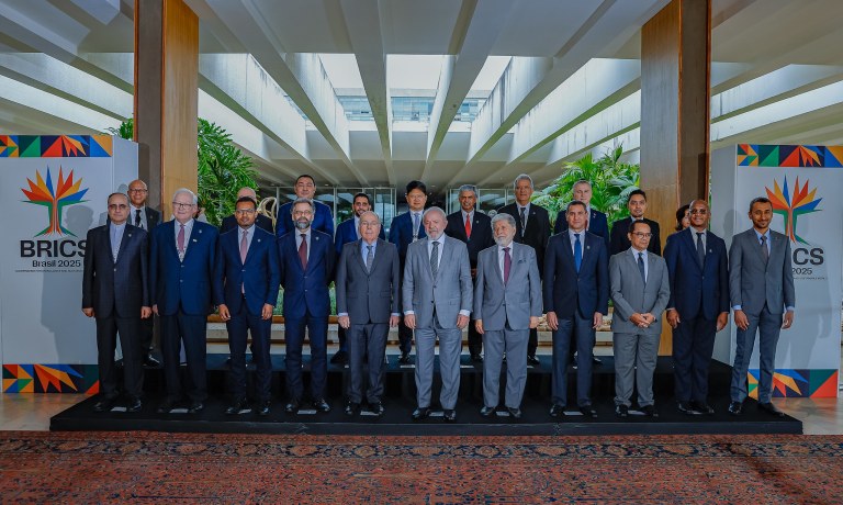 Lula junto com outras lideranças durante a Abertura da Primeira Reunião de Sherpas da presidência brasileira do BRICS. Palácio do Itamaraty, Brasília - DF