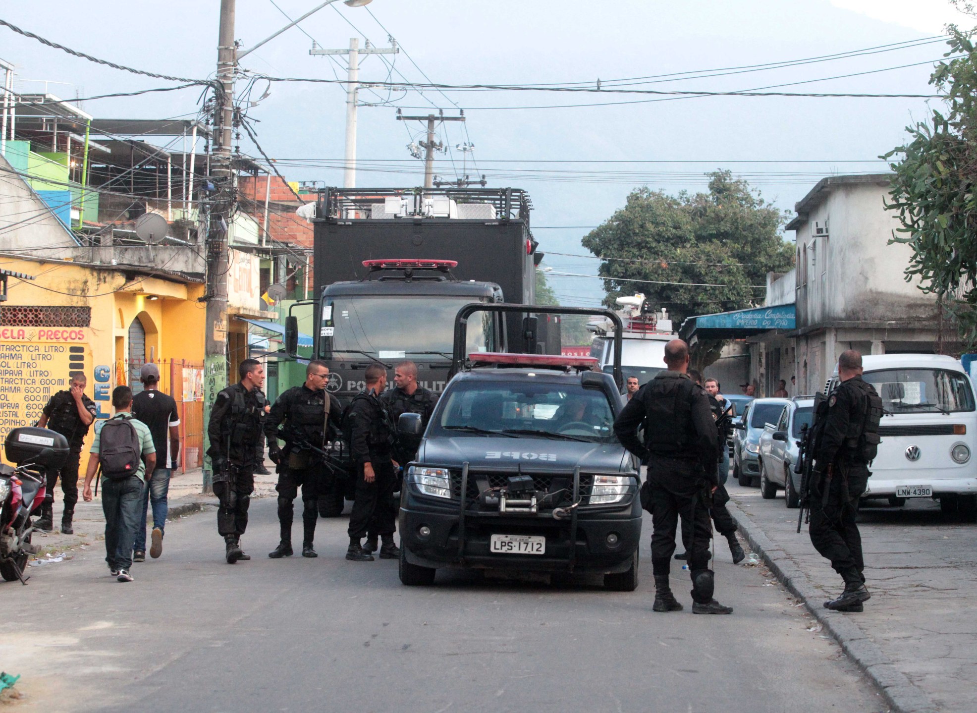Ocupação da Vila Kenedy pela PM.