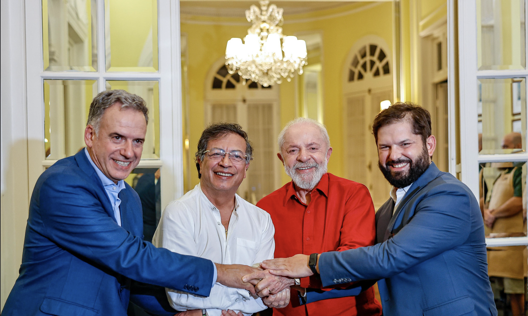 28.02.2025 - Recepção no Uruguai - Presidente Luiz Inácio Lula da Silva é recepcionado pelo novo presidente do Oriental do Uruguai, Yamandú Orsi, o presidente do Chile, Gabriel Boric, e o presidente da Colômbia, Gustavo Petro - Montevidéu, Uruguai.