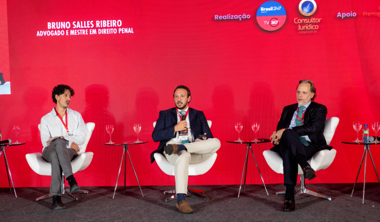 Advogado e mestre em Direito Penal, Bruno Salles Ribeiro fala no painel "A Implementação da Decisão do Supremo Tribunal Federal pelo Sistema de Justiça", durante o evento "A Política Nacional sobre Drogas: Um Novo Paradigma", realizado pelo Brasil 247, TV 247 e Consultor Jurídico, com apoio do grupo Prerrogativas - Brasília (DF) - 18/02/2025
