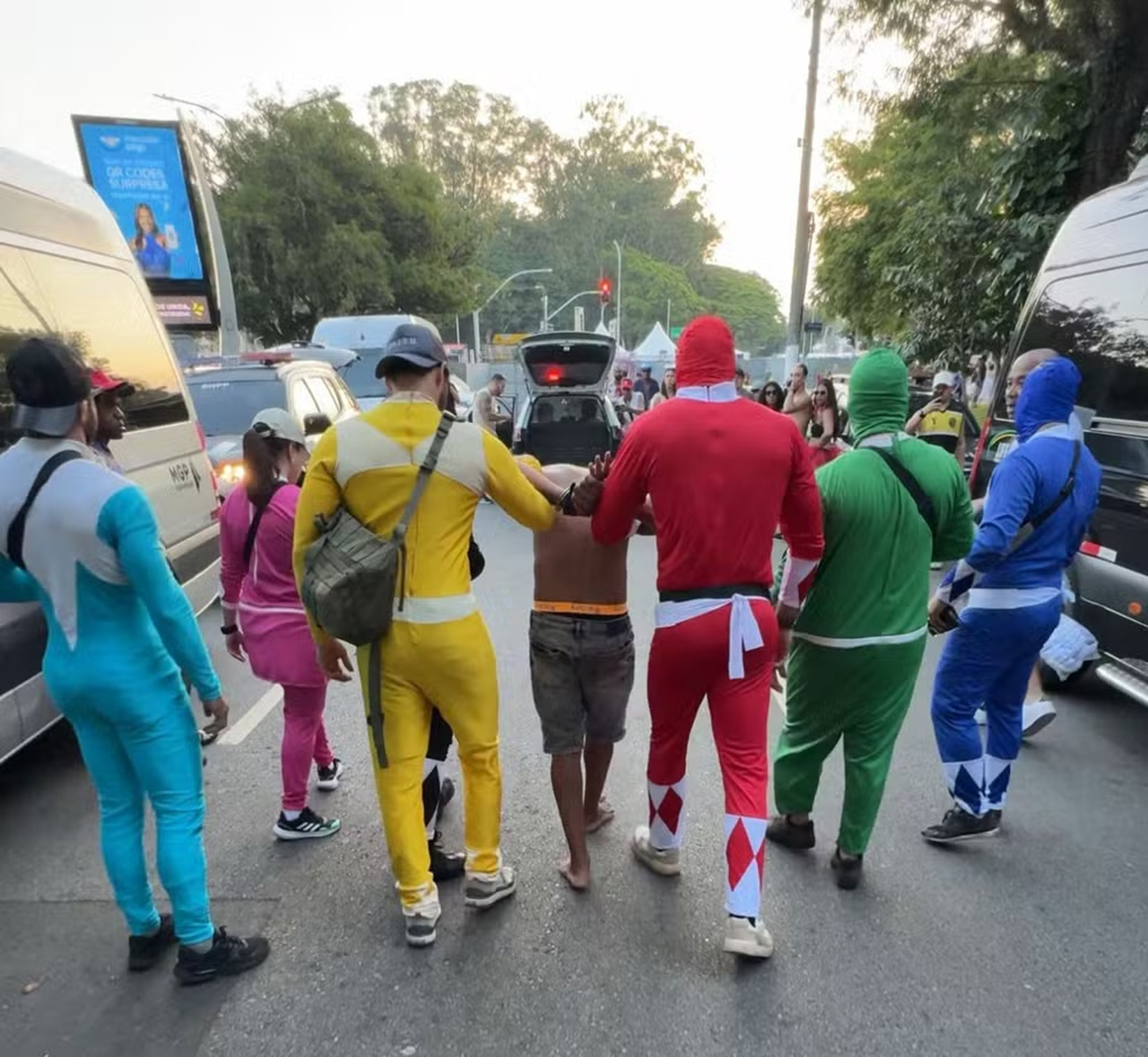Policiais civis fantasiados de Power Rangers em SP