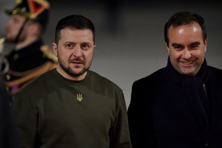 Volodymyr Zelensky e Sébastien Lecornu na França
 8/2/2023   Julien De Rosa/Pool via REUTERS