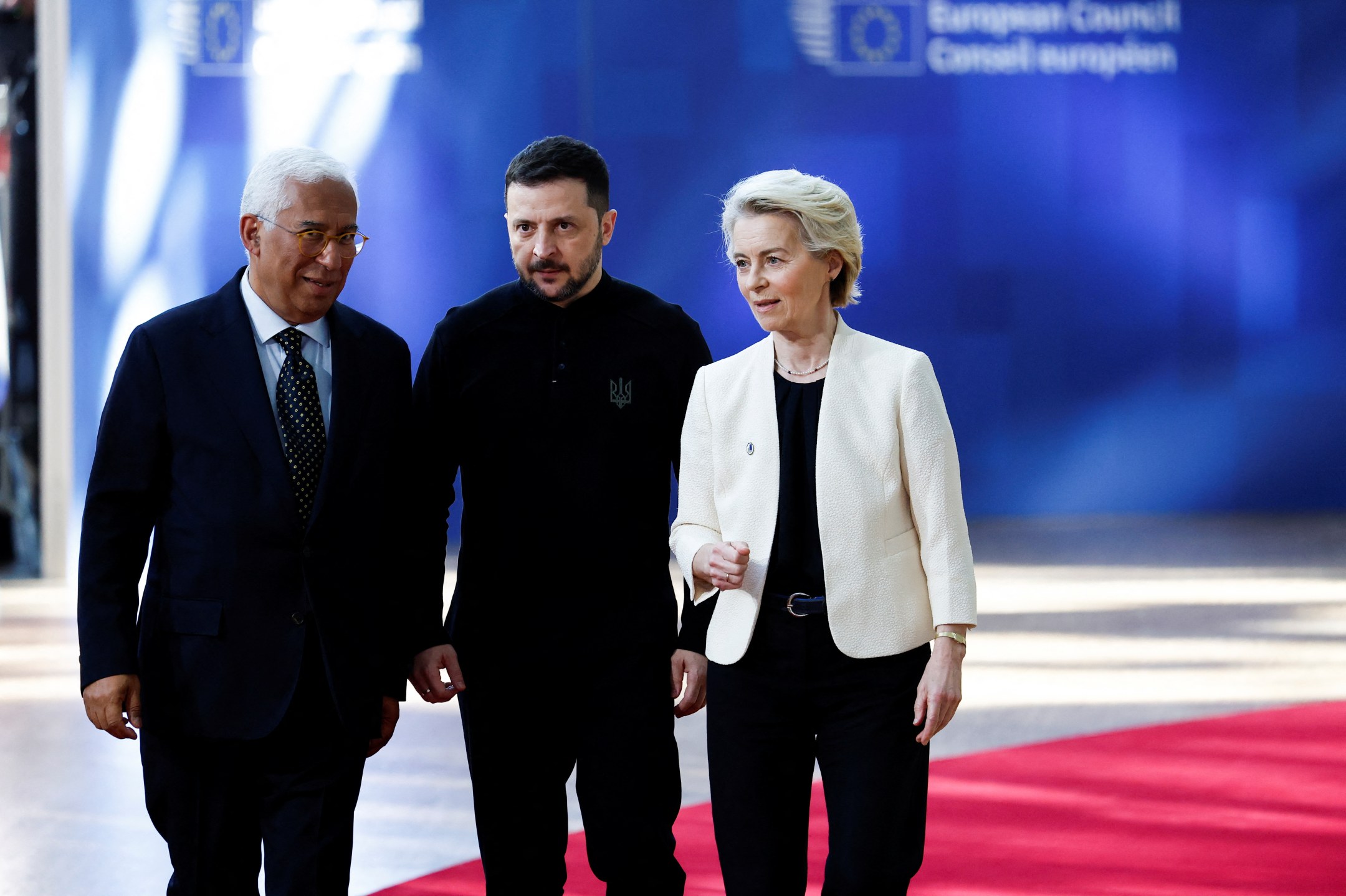 Presidente da Ucrânia, Volodymyr Zelensky, ao lado do presidente do Conselho Europeu, António Costa, e da presidente da Comissão Europeia, Ursula von der Leyen, em Bruxelas - 06/03/2025