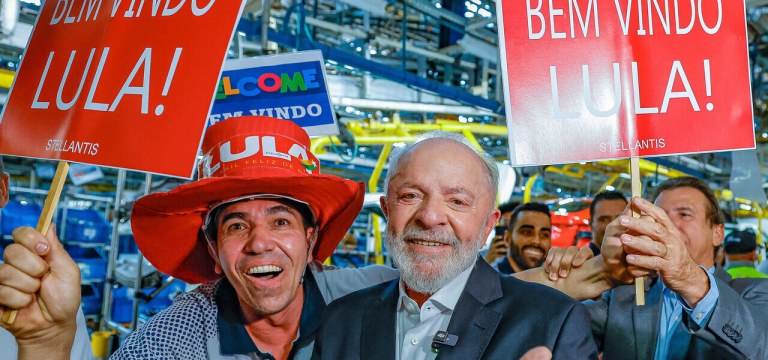 Lula em visita a fábrica da Stellantis