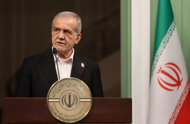 Presidente do Irã, Masoud Pezeshkian, durante entrevista coletiva em Teerã
19/02/2025