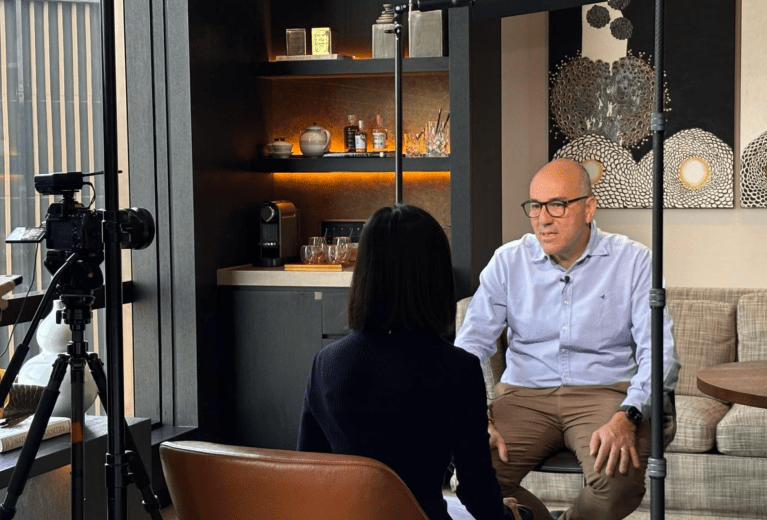 Leonardo Attuch concede entrevista ao Grupo de Mídia da China