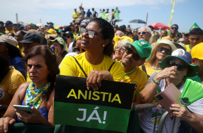 Ato pró-anistia aos golpistas do 8 de Janeiro em Copacabana, Rio de Janeiro-RJ - 17/03/2025