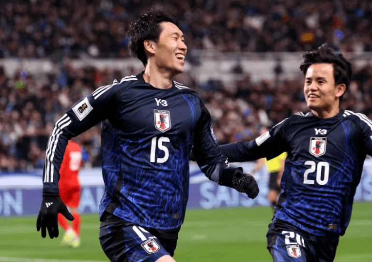 Japão se torna o primeiro país a se classificar para a Copa do Mundo com gols de Kamada e Kubo
