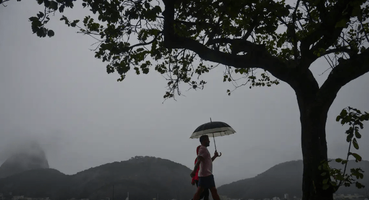 Rio de Janeiro registra chuva forte na chegada do outono