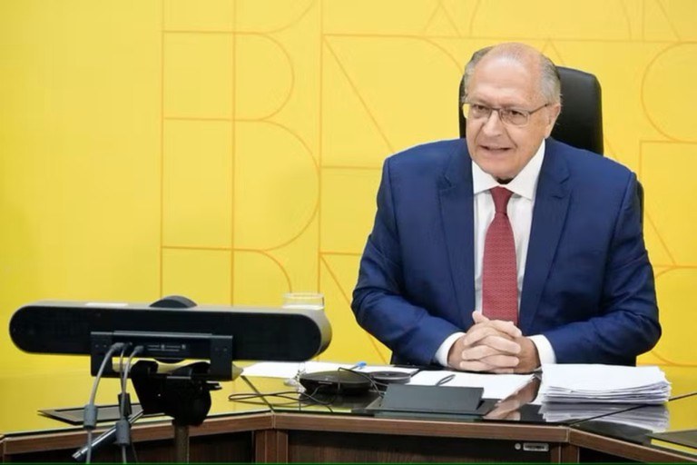 Presidente em exercício Geraldo Alckmin participou do evento “Rumos 2025” por videoconferência