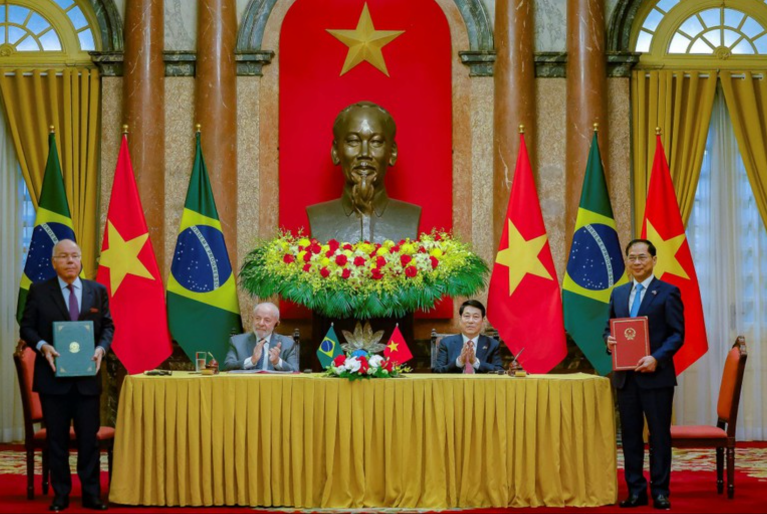 Lula e Luong Cuong assinam parceria estratégica entre Brasil e Vietnã