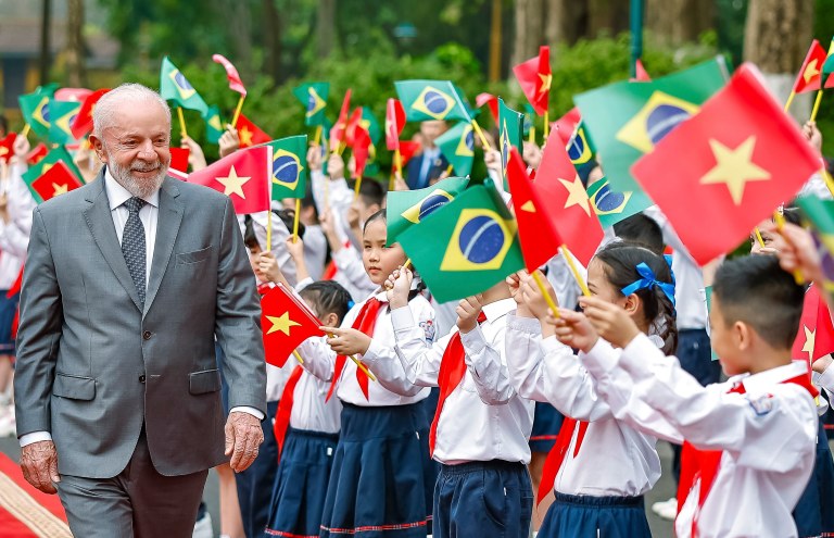 Presidente da República, Luiz Inácio Lula da Silva, durante cerimônia oficial de boas-vindas.Palácio Presidencial, Hanói - Vietnã.Foto: Ricardo Stuckert / PR