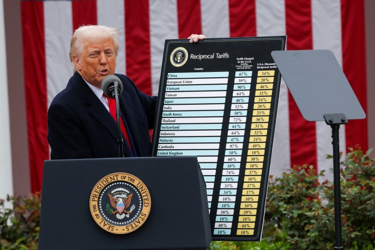 Presidente dos EUA, Donald Trump, dá detalhes sobre tarifas no Rose Garden da Casa Branca em Washington, D.C.