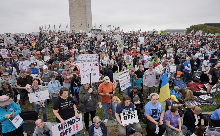 Milhares protestam contra Trump e Musk nos Estados Unidos