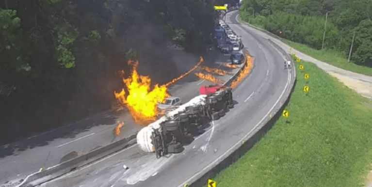 Caminhão-tanque explode em acidente
