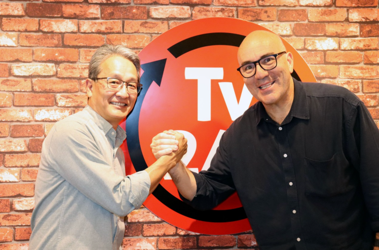 José Kobori e Leonardo Attuch na sede da TV 247