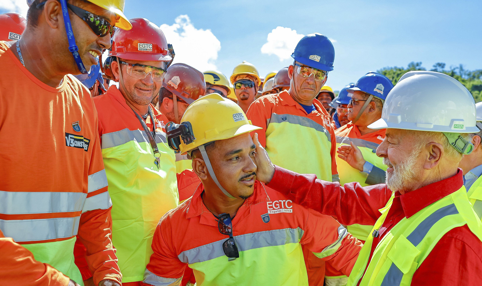 15.04.2025 - Presidente da República, Luiz Inácio Lula da Silva, durante visita às obras da Rodovia Presidente Dutra, na Serra das Araras. Paracambi - RJ.