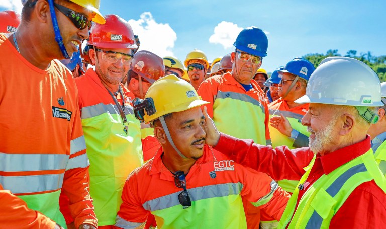 15.04.2025 - Presidente da República, Luiz Inácio Lula da Silva, durante visita às obras da Rodovia Presidente Dutra, na Serra das Araras. Paracambi - RJ.