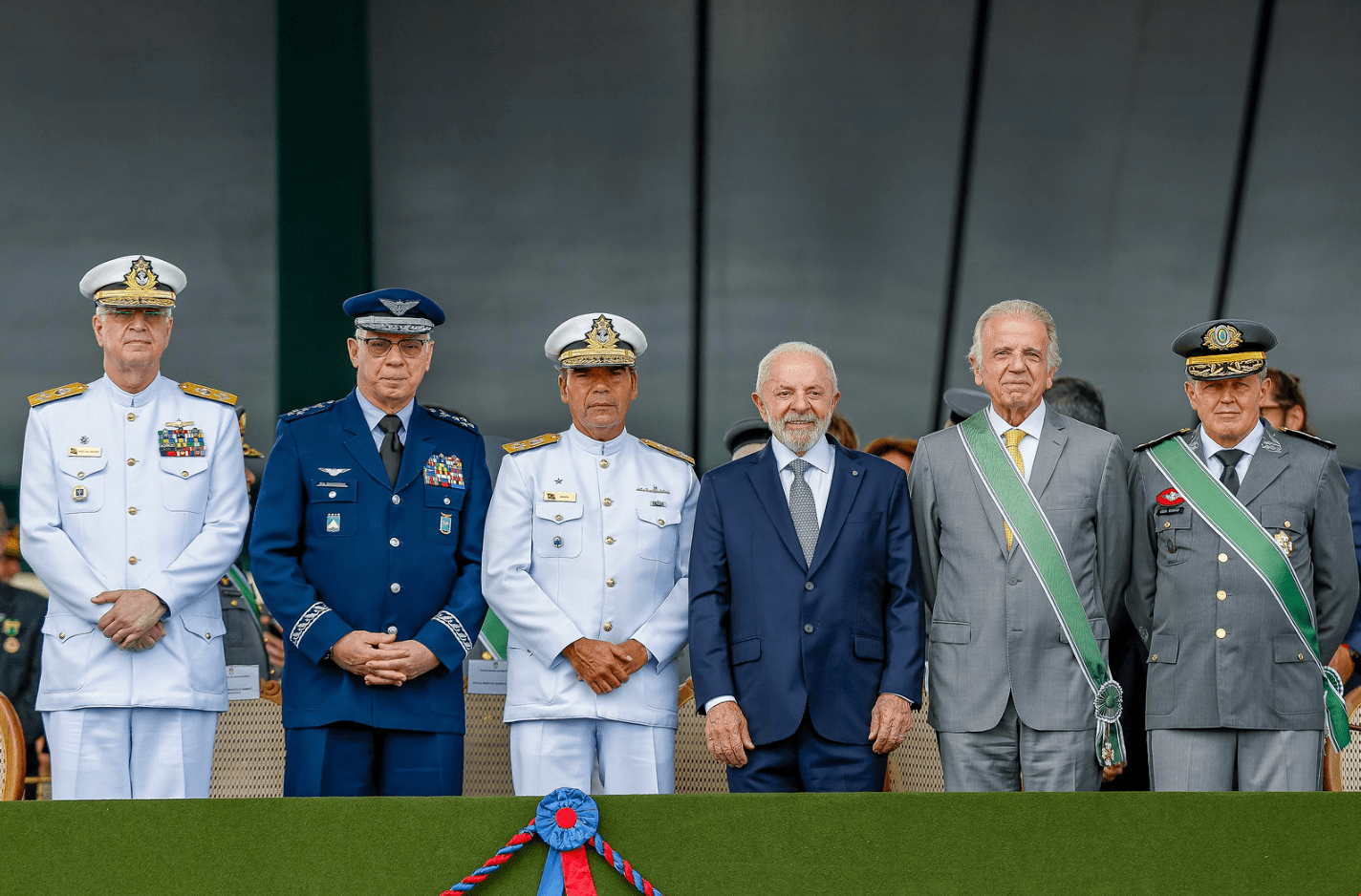 16.04.2025 - Presidente Luiz Inácio Lula da Silva, acompanhado do ministro da Defesa, José Mucio Monteiro Filho, comandante do Exército Brasileiro, Tomás Miguel Miné Ribeiro Paiva, Comandante da Aeronáutica, Marcelo Kanitz Damasceno, Comandante da Marinha, Marcos Sampaio Olsen e o chefe do Estado-Maior Conjunto das Forças Armadas Almirante de Esquadra Renato Rodrigues de Aguiar Freire, durante cerimônia do Dia do Exército e de comemoração do Jubileu de 80 anos das vitórias da Força Expedicionária Brasileira, na Itália.Quartel-General do Exército – Forte Caxias - Brasília - DF.