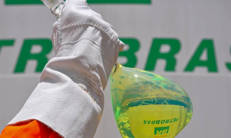 Amostra de diesel da Petrobras
