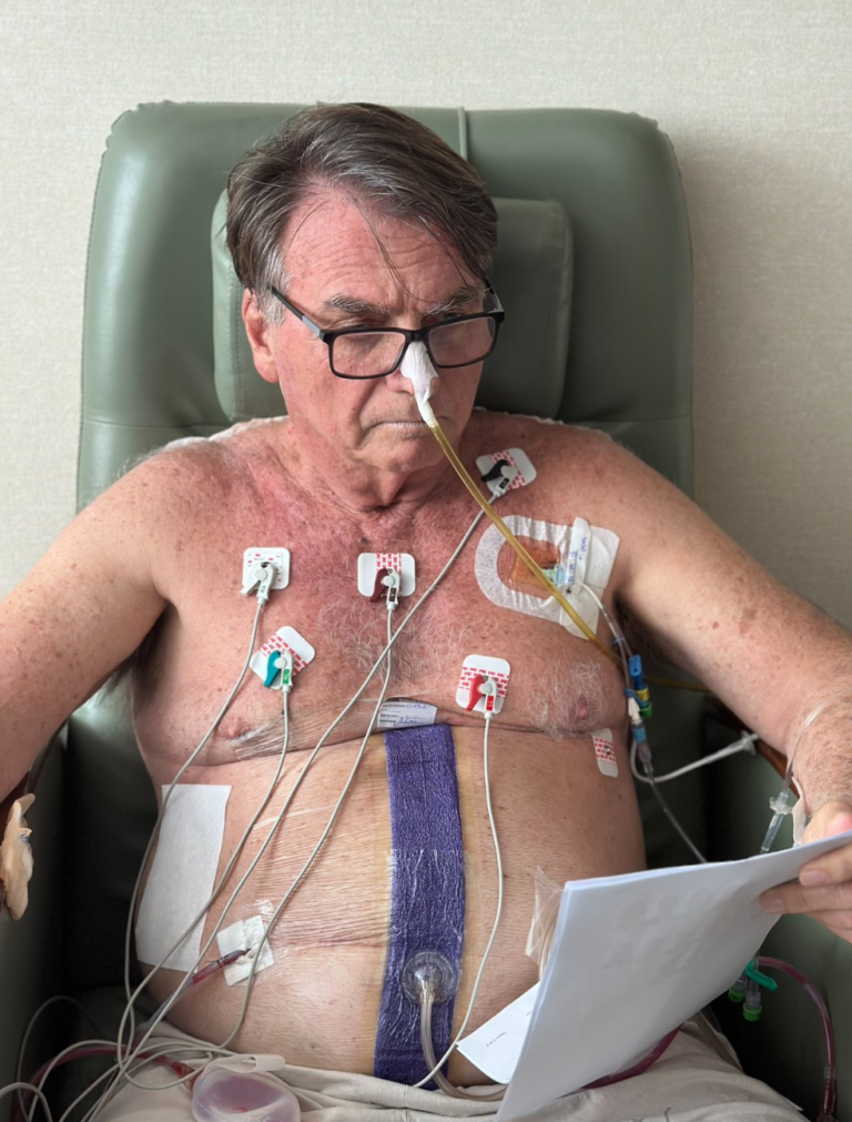 Jair Bolsonaro após cirurgia - Brasília - DF - 16 de abril de 2025