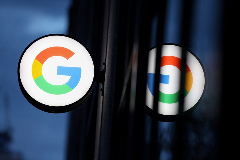 Logotipo do Google é visto em loja do Google em Nova York