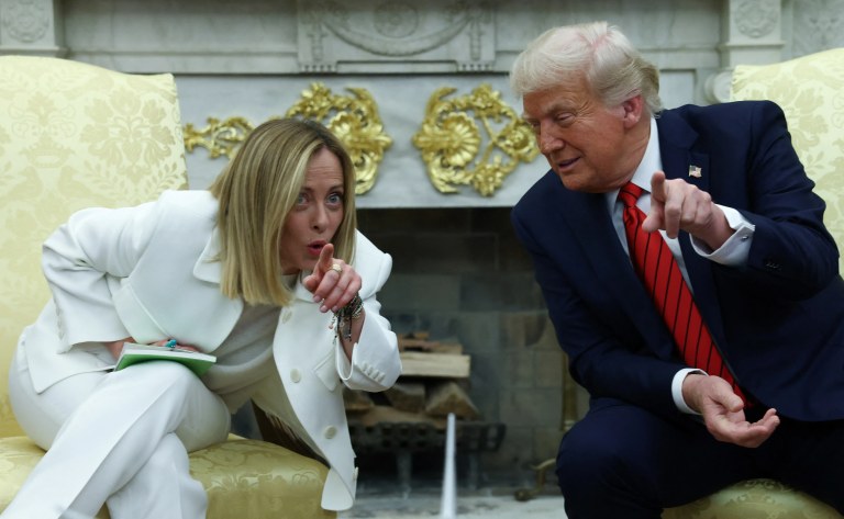 Trump elogiou a “posição muito dura de Meloni em relação à imigração”