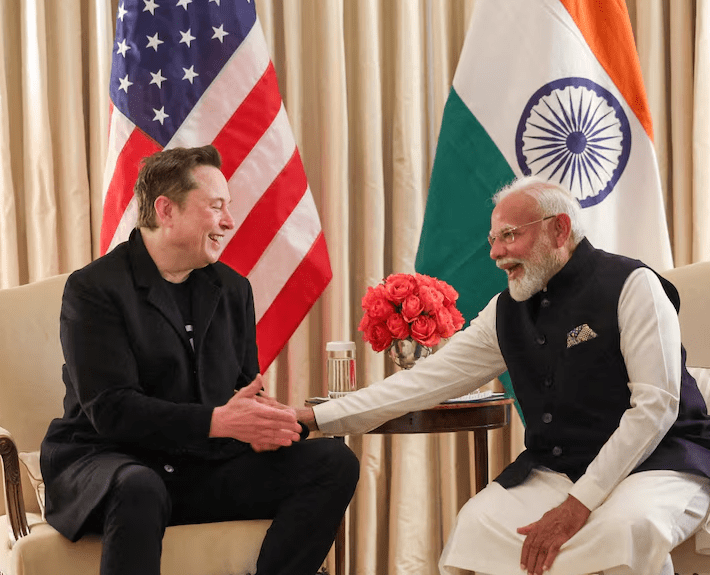 Elon Musk se encontra com o primeiro-ministro indiano Narendra Modi, em Washington, DC, EUA, em 13 de fevereiro de 2025, nesta foto obtida nas redes sociais