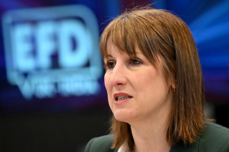 A Chanceler do Tesouro Britânico, Rachel Reeves, discursa durante um Diálogo Econômico e Financeiro (EFD) Índia-Reino Unido, no London Stock Exchange Group (LSEG), no centro de Londres, Grã-Bretanha, em 9 de abril de 2025