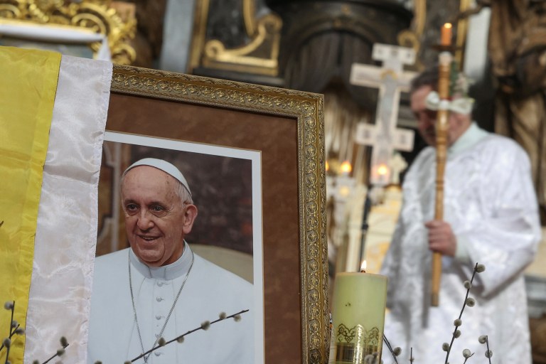 Cerimônia de homenagem ao Papa Francisco após seu falecimento em 21/04/2025