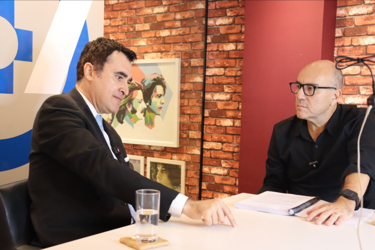 Alysson Mascaro concede entrevista ao jornalista Leonardo Attuch, da TV 247