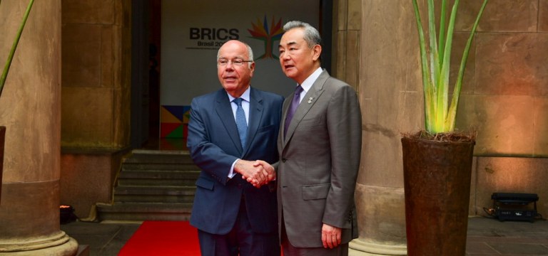 Chanceleres Mauro Vieira (Brasil) e Wang Yi (China), no Rio de Janeiro, para a reunião do BRICS