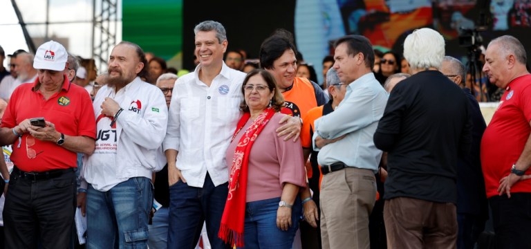 Ministro da Secretaria-Geral da Presidência da República, Márcio Macêdo, ministra das mulheres Cida Gonçalves e o ministro do Trabalho, Luiz Marinho, durante ato do dia 1º de Maio das Centrais Sindicais, na Praça Campo de Bagatelle