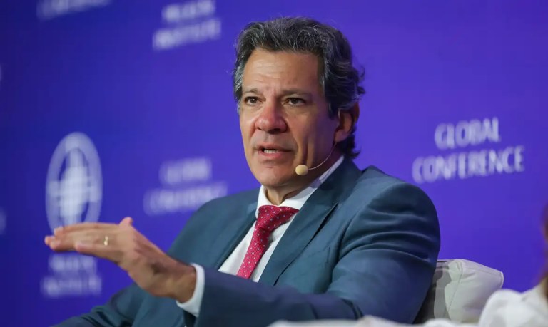 Ministro Fernando Haddad em conferência em Los Angeles, EUA - 05/05/2025
