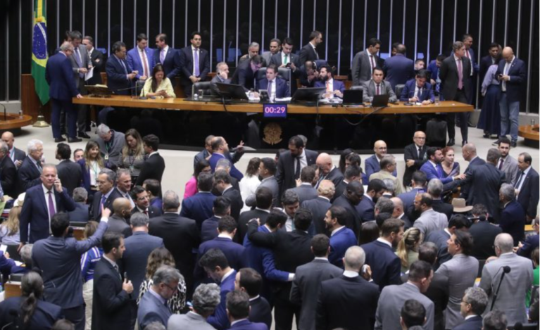 Deputados aprovaram o projeto na sessão do Plenário desta terça-feira. 6 de maio 
Fonte: Agência Câmara de Notícias