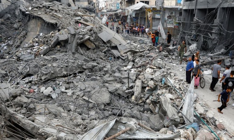 Israel bombardeia escola em Gaza