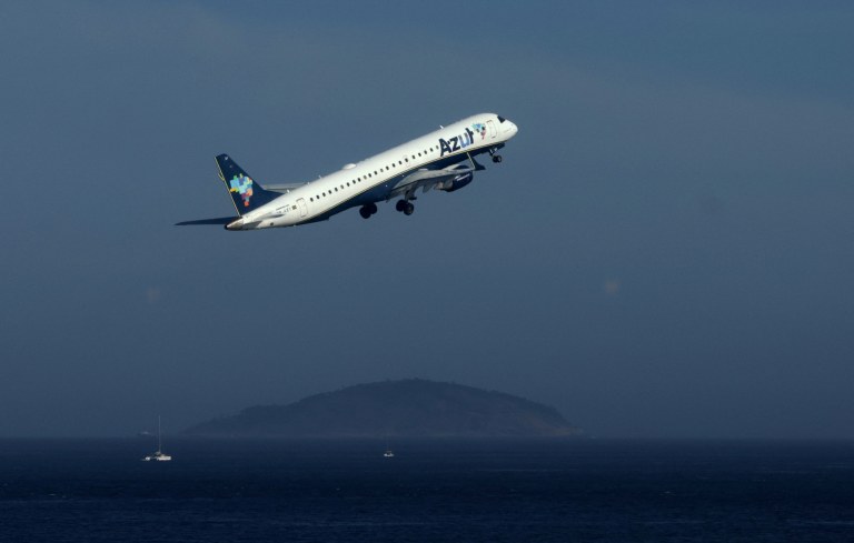Avião da Azul decola do aeroporto Santos Dumont, no Rio de Janeiro - 17/01/2025