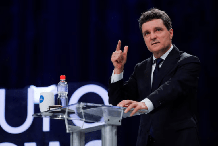 Nicusor Dan vence presidência da Romênia e freia avanço da extrema direita