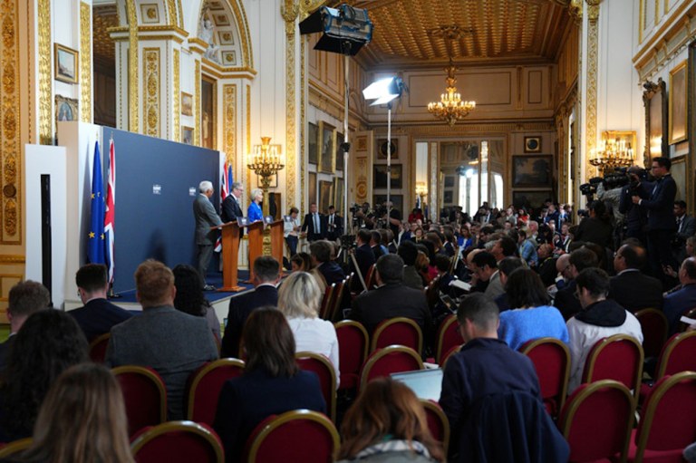 A coletiva de imprensa da cúpula Reino Unido-UE na Lancaster House, em Londres, Inglaterra